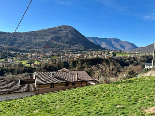 casa indipendente in vendita ad Adrara San Martino