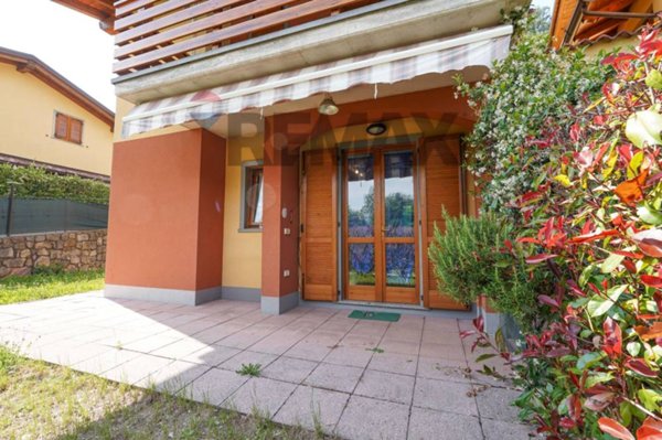 appartamento in vendita ad Adrara San Martino
