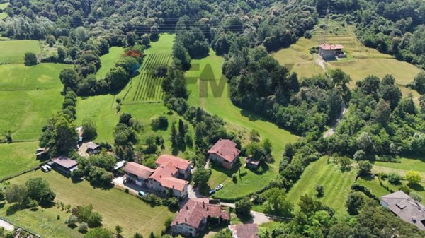 casa indipendente in vendita ad Adrara San Martino