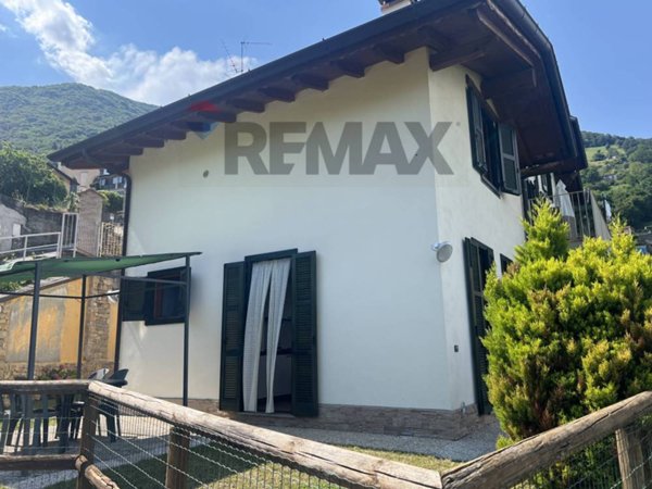 casa indipendente in vendita ad Adrara San Martino