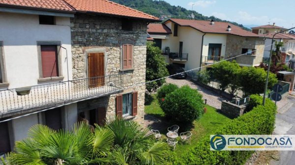 casa indipendente in vendita ad Adrara San Martino