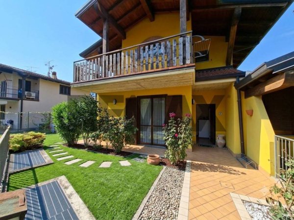 casa indipendente in vendita ad Adrara San Martino