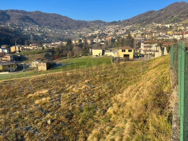 terreno edificabile in vendita ad Adrara San Martino