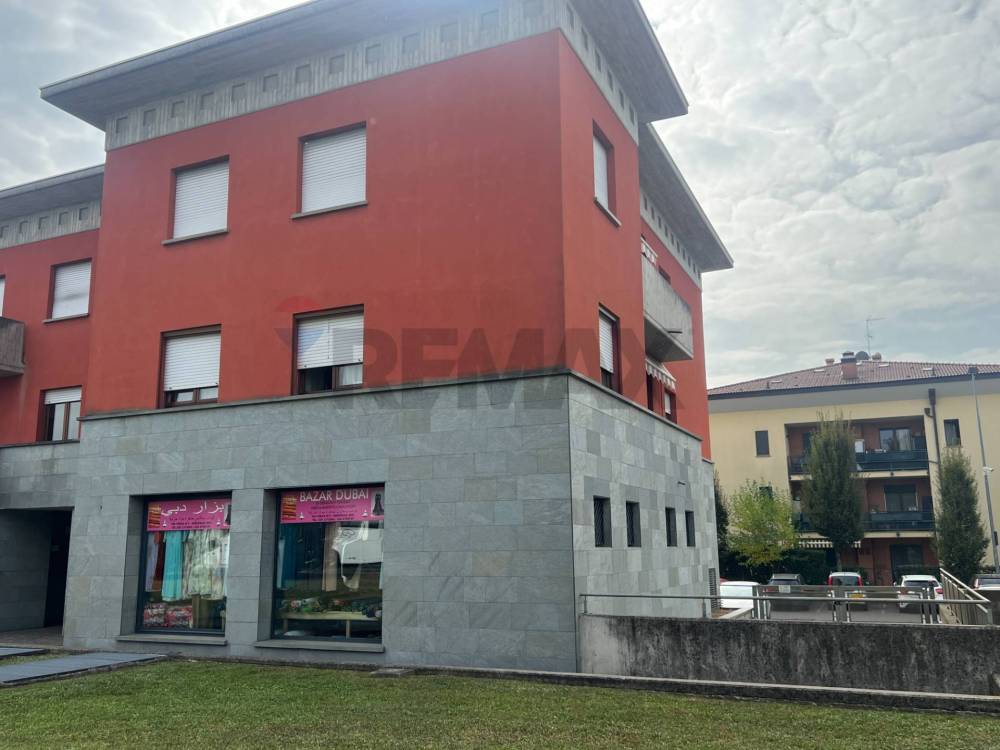 negozio in vendita ad Adrara San Martino