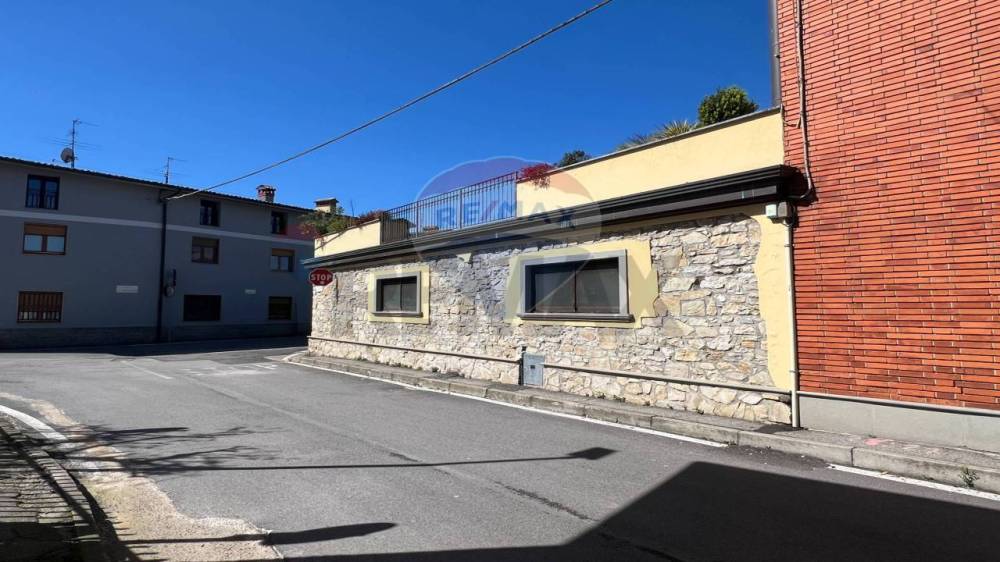 negozio in vendita ad Adrara San Martino