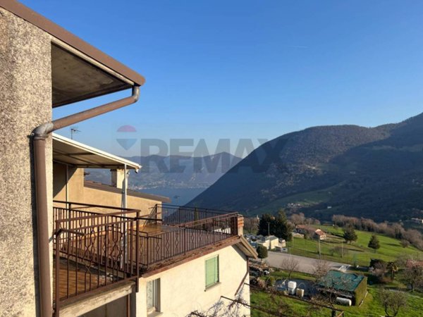 appartamento in vendita ad Adrara San Martino