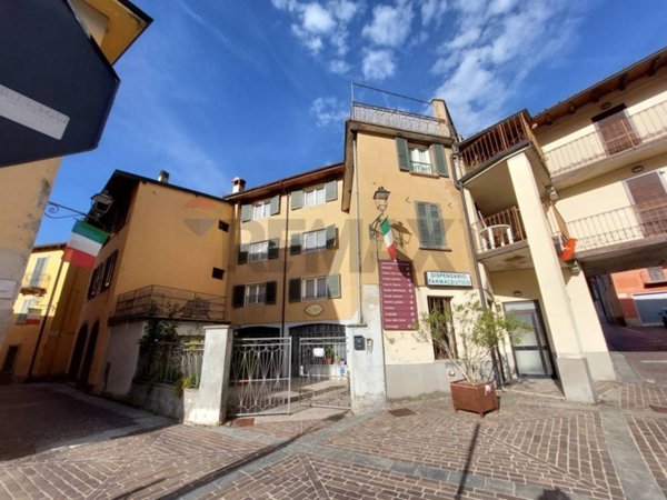 casa indipendente in vendita ad Adrara San Martino