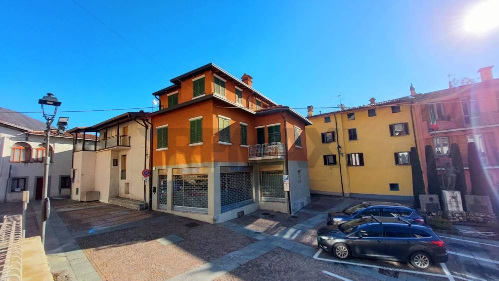 casa indipendente in vendita ad Adrara San Martino