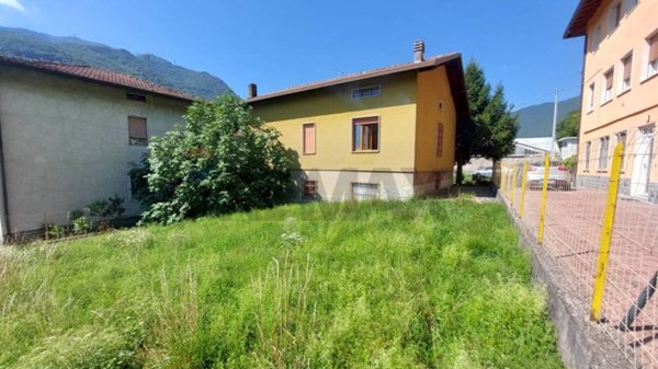 casa indipendente in vendita ad Adrara San Martino