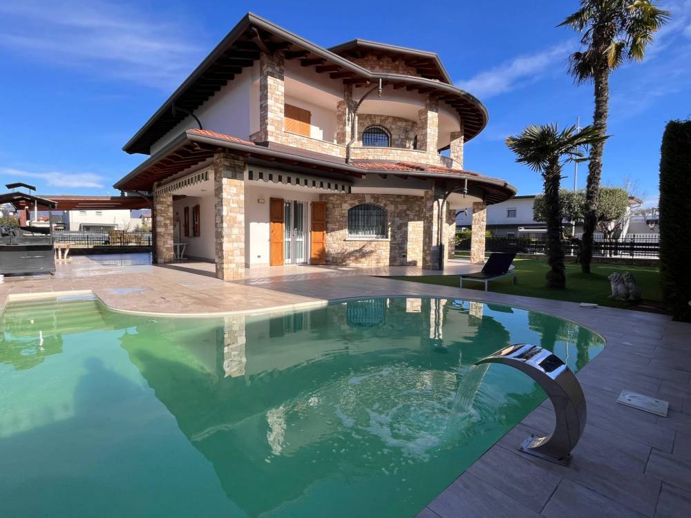 casa indipendente in vendita ad Adrara San Martino
