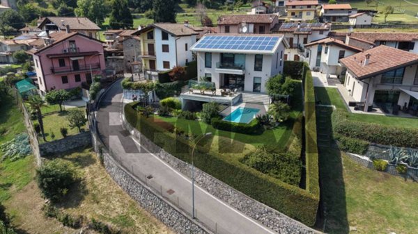 casa indipendente in vendita ad Adrara San Martino