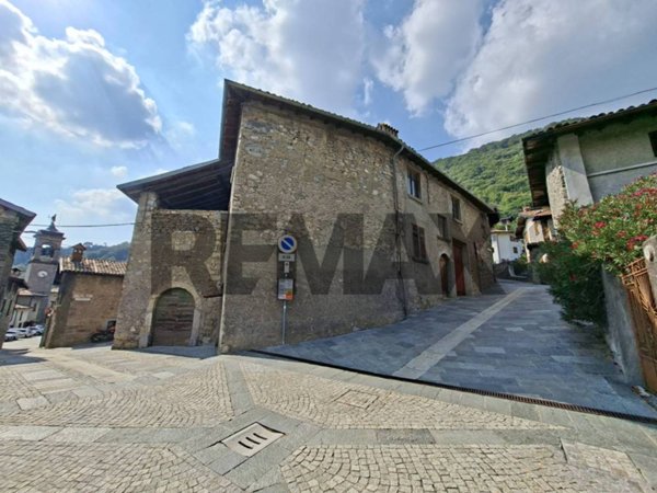 casa indipendente in vendita ad Adrara San Martino
