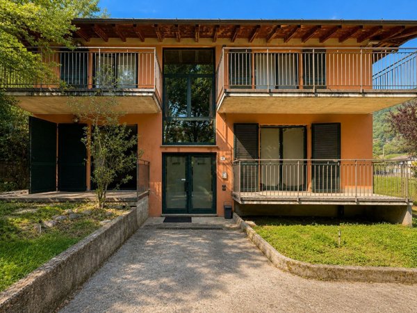 appartamento in vendita ad Adrara San Martino