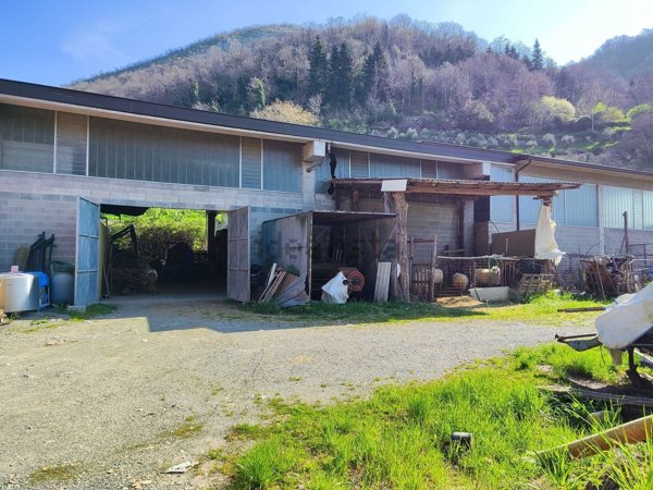 locale di sgombero in vendita ad Adrara San Martino