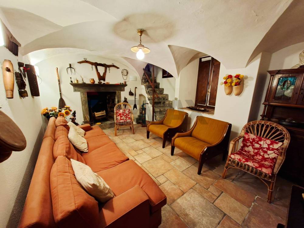 casa indipendente in vendita ad Adrara San Martino