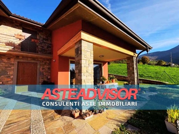 casa indipendente in vendita ad Adrara San Martino