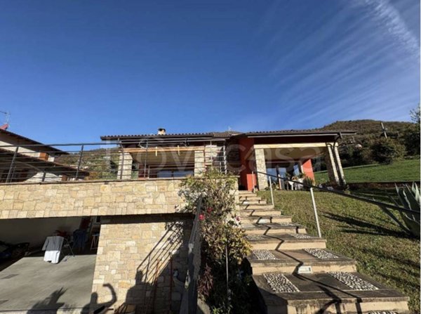 casa indipendente in vendita ad Adrara San Martino