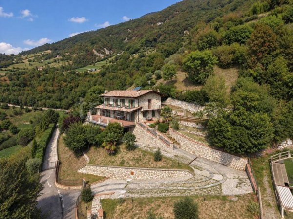 casa indipendente in vendita ad Adrara San Martino