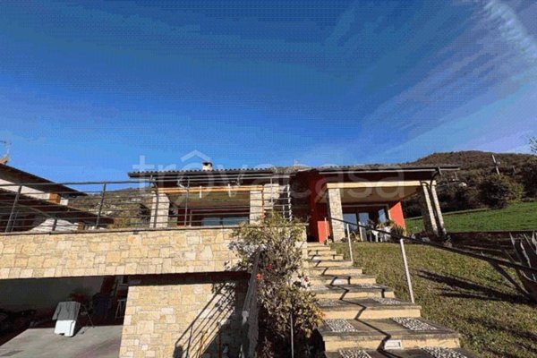 casa indipendente in vendita ad Adrara San Martino