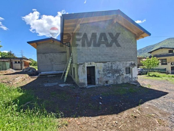casa indipendente in vendita ad Adrara San Martino
