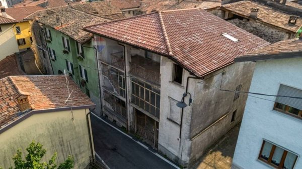 casa indipendente in vendita ad Adrara San Martino