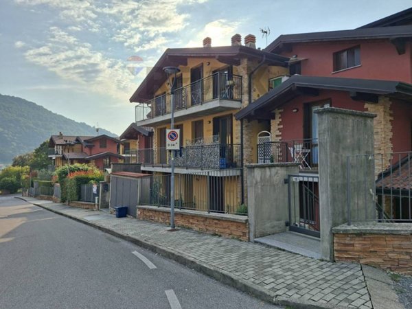 appartamento in vendita ad Adrara San Martino