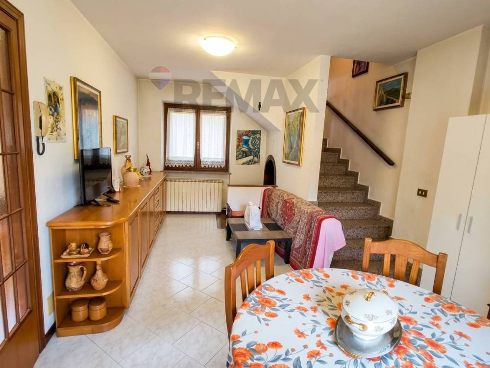 casa indipendente in vendita ad Adrara San Martino