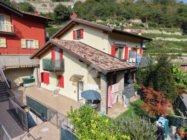 appartamento in vendita ad Adrara San Martino