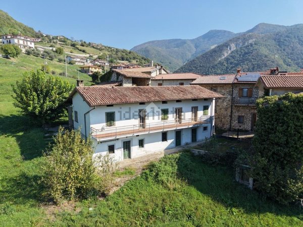 casale in vendita ad Adrara San Martino