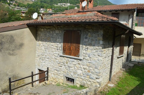 casa indipendente in vendita ad Adrara San Rocco