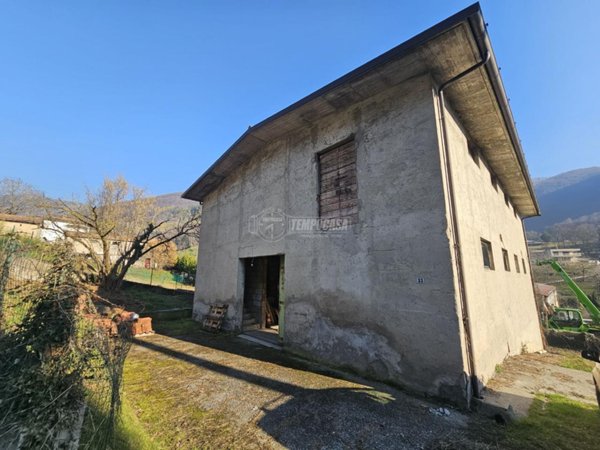 locale di sgombero in vendita ad Adrara San Rocco
