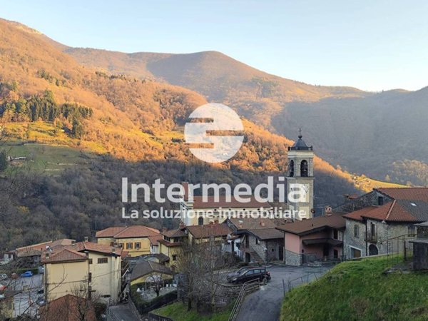 casa indipendente in vendita ad Adrara San Rocco