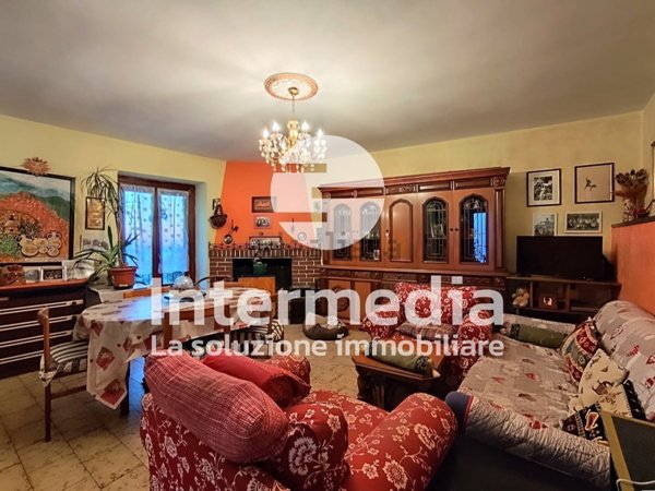 casa indipendente in vendita ad Adrara San Rocco