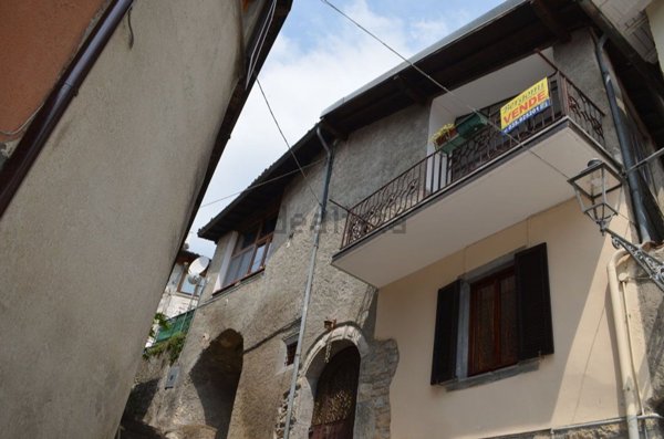 casa indipendente in vendita ad Adrara San Rocco