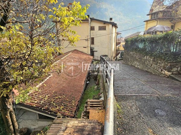 casa indipendente in vendita ad Adrara San Rocco