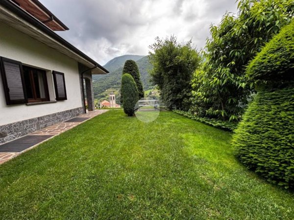 casa indipendente in vendita ad Adrara San Rocco