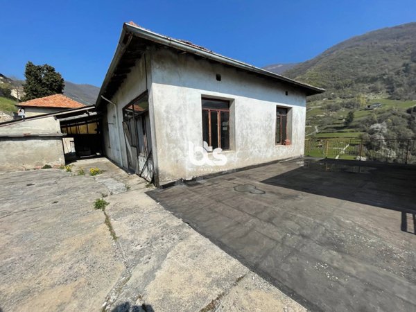 casa indipendente in vendita ad Adrara San Rocco