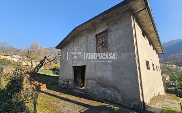 locale di sgombero in vendita ad Adrara San Rocco