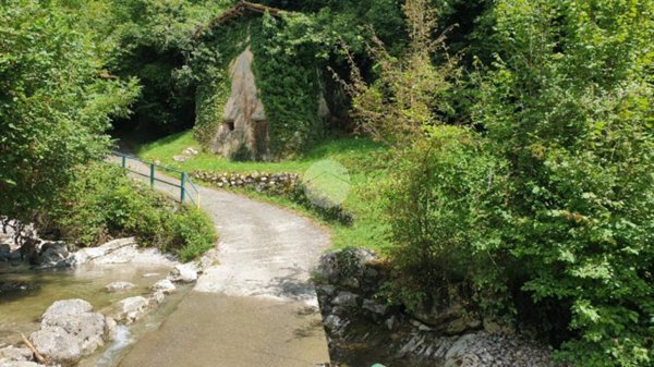 casa indipendente in vendita ad Adrara San Rocco