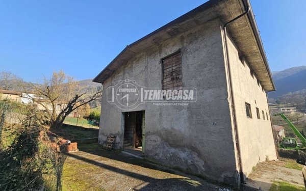 appartamento in vendita ad Adrara San Rocco