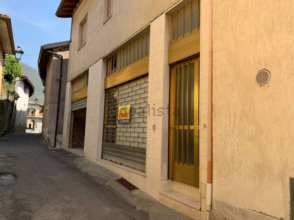 casa indipendente in vendita ad Adrara San Rocco