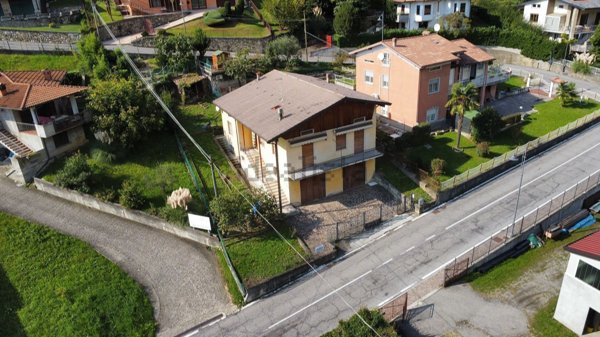 casa indipendente in vendita ad Adrara San Rocco