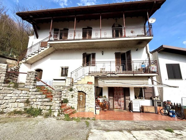 casa indipendente in vendita ad Adrara San Rocco