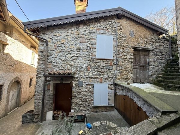 appartamento in vendita ad Adrara San Rocco