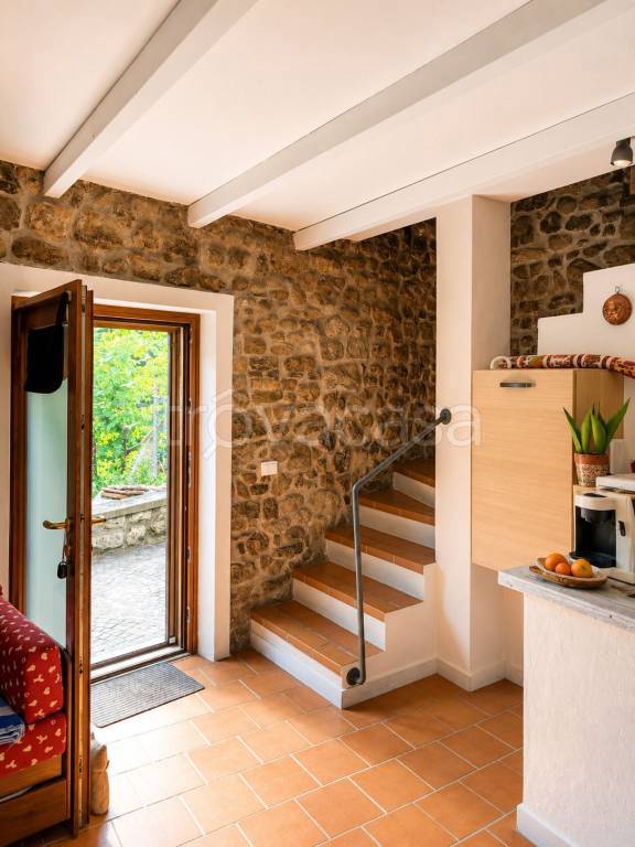 casa indipendente in vendita ad Adrara San Rocco