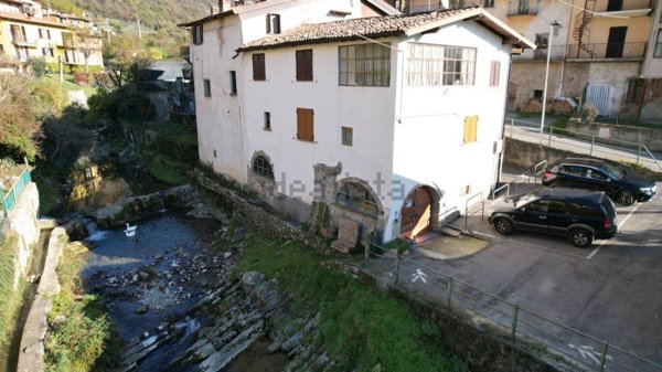 casa indipendente in vendita ad Adrara San Rocco