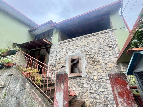 casa indipendente in vendita ad Adrara San Rocco