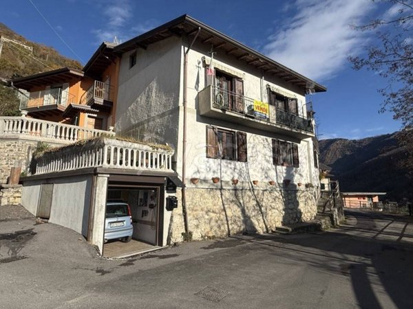 casa indipendente in vendita ad Adrara San Rocco