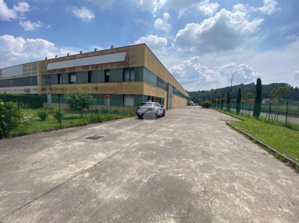 locale commerciale in vendita ad Albano Sant'Alessandro