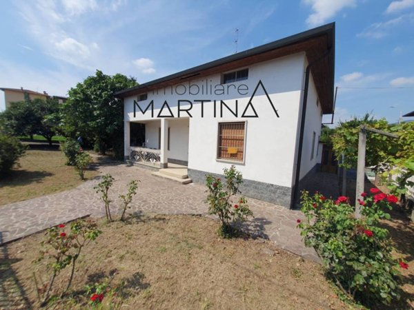 casa indipendente in vendita ad Albano Sant'Alessandro